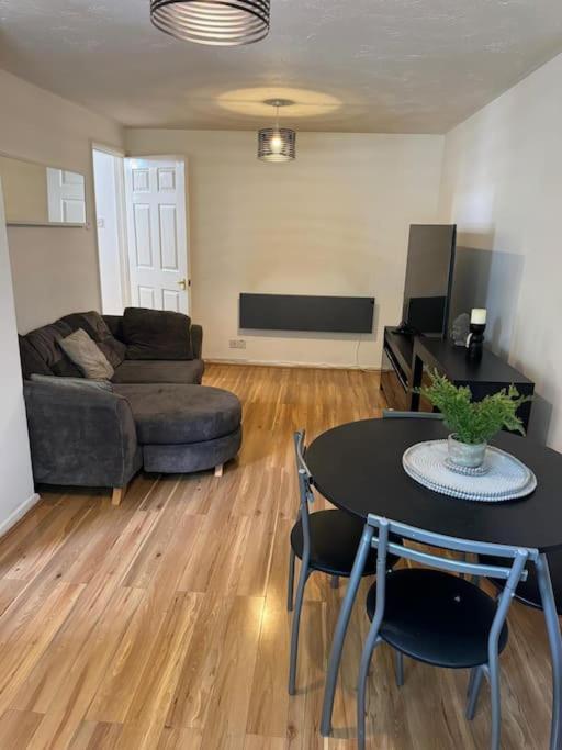 A Cozy Apartment In Barking Barking  Exterior photo